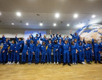 Parabolického letu se zúčastnilo 26 žáků, ve stavu beztíže zkusili pít vodu