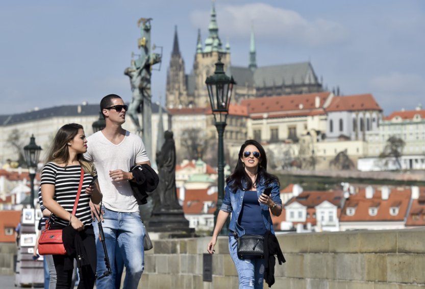 Nebe v Česku se bude vyjasňovat a teploty porostou, na víkend seochladí