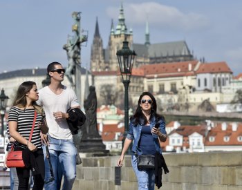 Nebe v Česku se bude vyjasňovat a teploty porostou, na víkend seochladí
