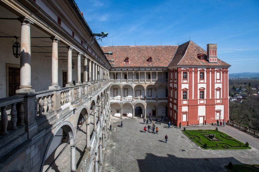 Na hradech a zámcích ve správě NPÚ začíná hlavní turistická sezona