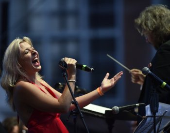 Zemřela zpěvačka a herečka Anna Julie Slováčková