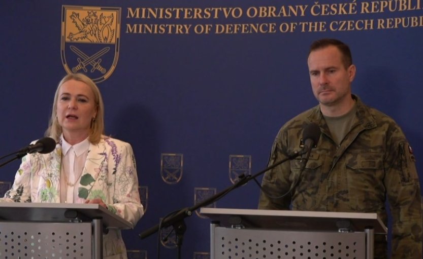 Černochová chce vojákům zvýšit platové tarify i příspěvek na bydlení
