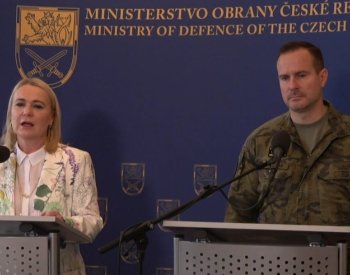 Černochová chce vojákům zvýšit platové tarify i příspěvek na bydlení