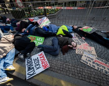Studenti před úřadem vlády kritizovali vliv vládní politiky na klimatickou krizi