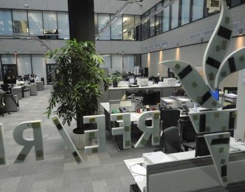 Šéfové českého Parlamentu vyzvali Kongres k zachování financování stanice RFE