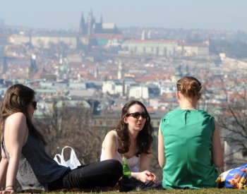 ČR v polovině týdne čekají letní teploty, mimořádně teplé budou i Velikonoce