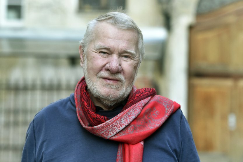 Ve věku 82 let dnes zemřel bývalý politik, novinář a cestovatel Jaromír Štětina