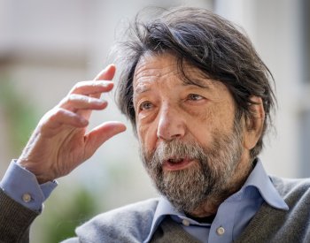 Italská premiérka se snaží vyvažovat mezi EU a USA, říká filosof a komentátor