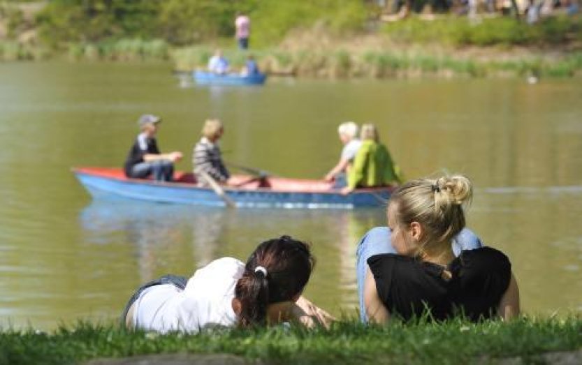 Teplotní rekordy padly na víc než polovině stanic, v Karviné bylo 28,4 st. C