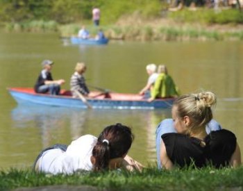 Teplotní rekordy padly na víc než polovině stanic, v Karviné bylo 28,4 st. C