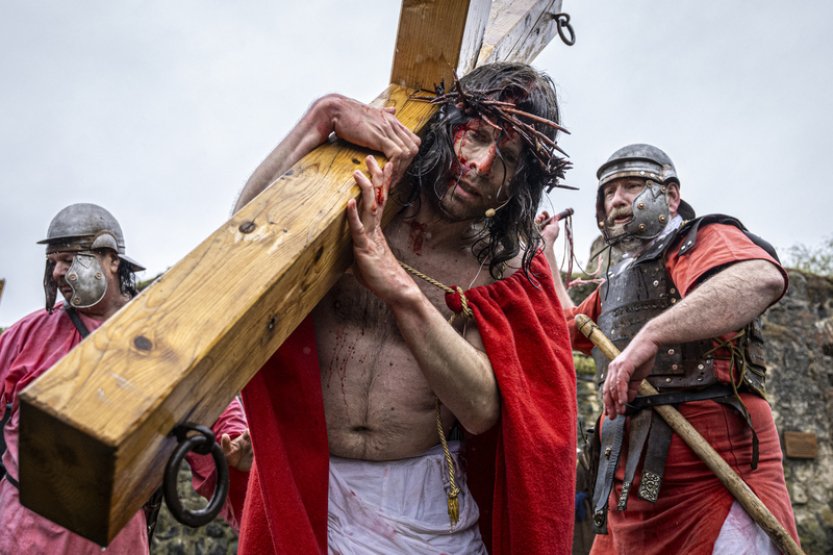 Pašijové hry na hradě Lipý patří k Velikonocům bez ohledu na počasí