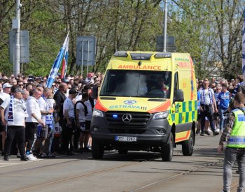 V Ostravě výbuch pyrotechniky zranil pět fanoušků, jednoho vážně