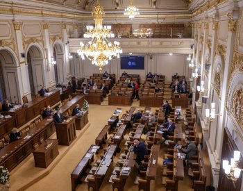 Poslance čeká schvalování úpravy k růstu obranných výdajů či novely lex plyn