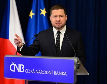 Hlídač státu: Nejlépe placeným manažerem veřejného sektoru byl loni guvernér ČNB