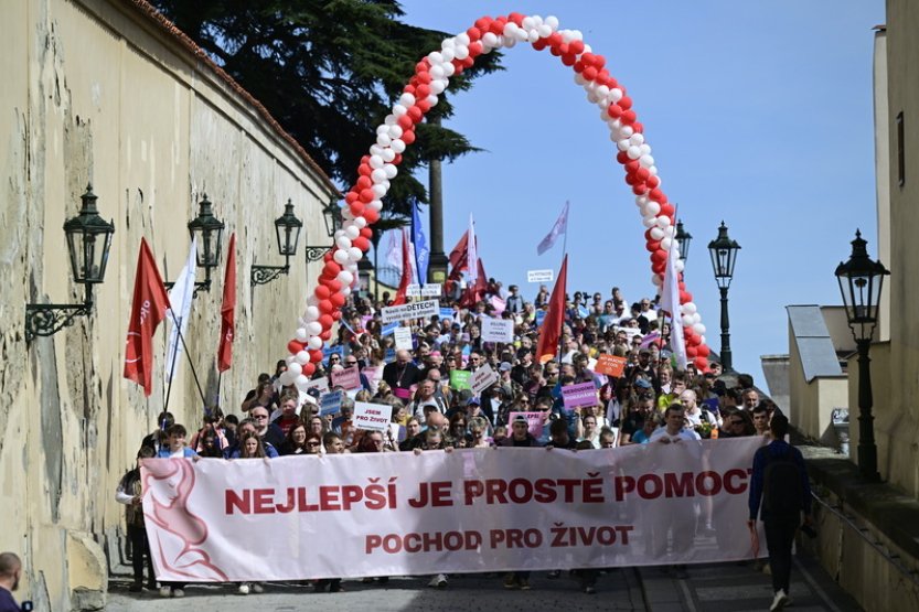 Prahou projde tradiční pochod pro život, ohlášená je i protestní demonstrace