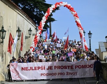 Prahou projde tradiční pochod pro život, ohlášená je i protestní demonstrace