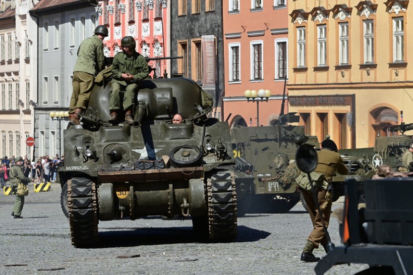 Cheb si ukázkou bitvy na náměstí připomněl 80 let od osvobození Američany