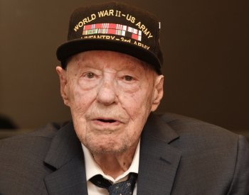 Ve válce nikdo nevyhrává, všichni prohrávají, řekl v Plzni americký veterán