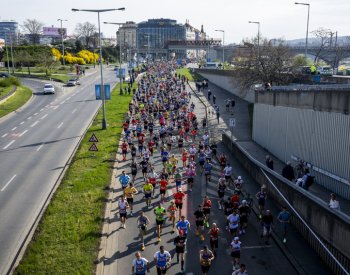 Pořadatelé běžeckých závodů chtějí být ekologičtější, reagují na trendy