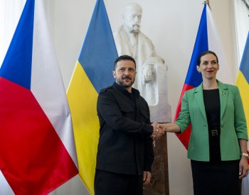 Zelenskyj přijel do Sněmovny, setkal se s Pekarovou Adamovou