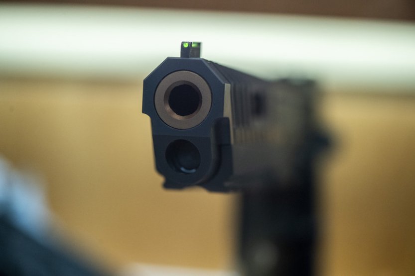 Na generálním štábu se voják postřelil služební zbraní, zranil si stehno
