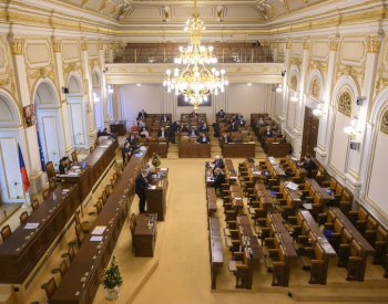 Poslance čeká hlasování o růstu části příspěvků na péči pro postižené lidi