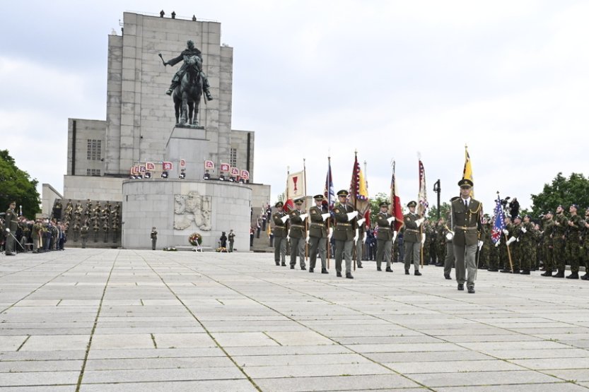 Kulaté výročí konce války doprovodí vojenské akce, happeningy i protesty