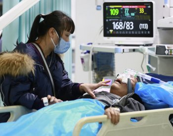 Nová studie spojuje uvolnění pandemických restrikcí v Číně s 1,9 milionu úmrtí