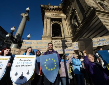 Desítky lidí se v Praze sešly na podporu plánu European Sky Shield for Ukraine