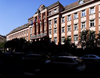 Na krajském úřadě Plzeňského kraje zasahuje policie, zadržela dva lidi
