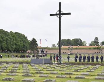 V Terezíně dnes uctí oběti 2. světové války, projev přednese Fiala