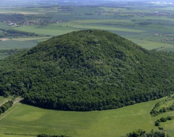 Hora Říp je podle zjištění vědců pozůstatkem lávového jezera