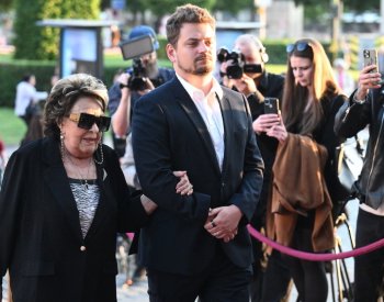 Do Rudolfina se přišli s Bartoškou rozloučit pozvaní hosté