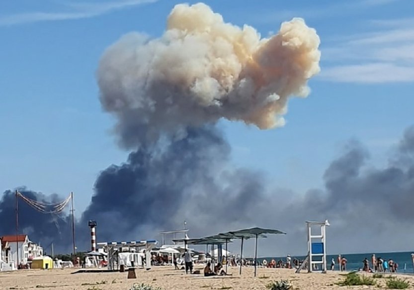 Kyjev tvrdí, že zasáhl ruskou vojenskou základnu na Krymu