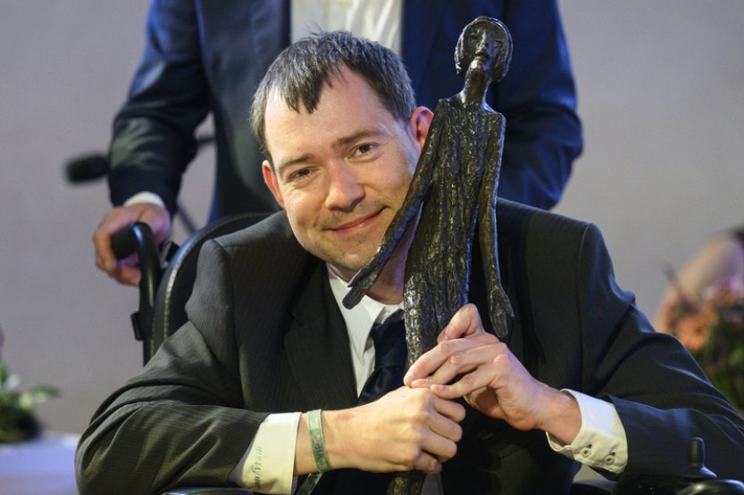 Cenu Olgy Havlové má šéf spolku Lenox a federace Powerchair Hockey Lukáš Kroupa