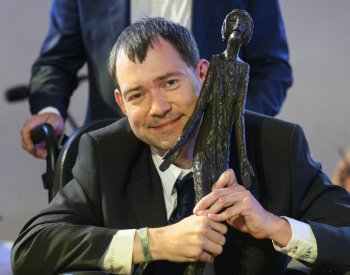 Cenu Olgy Havlové má šéf spolku Lenox a federace Powerchair Hockey Lukáš Kroupa