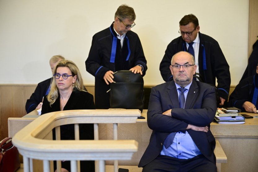 Žalobce žádá o zpřísnění trestů pro Peltu a Kratochvílovou