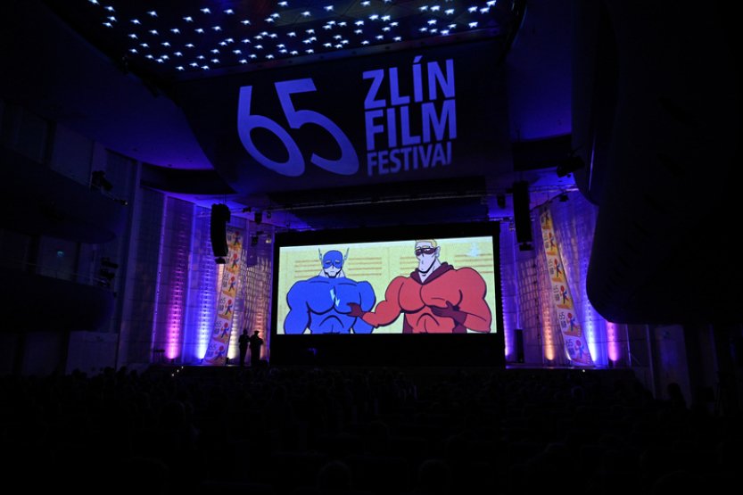 Film High School Heist nabízí akční zábavu ze školního prostředí i téma šikany