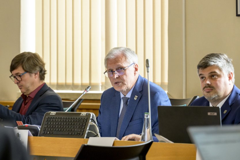 Primátor Chomutova za ANO nerezignuje kvůli informacím o obchodu s respirátory