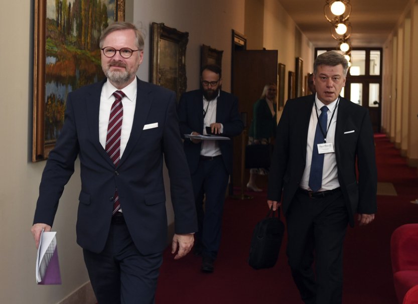 Vláda probere okolnosti bitcoinové kauzy, projedná i řízení ÚS o platech soudců