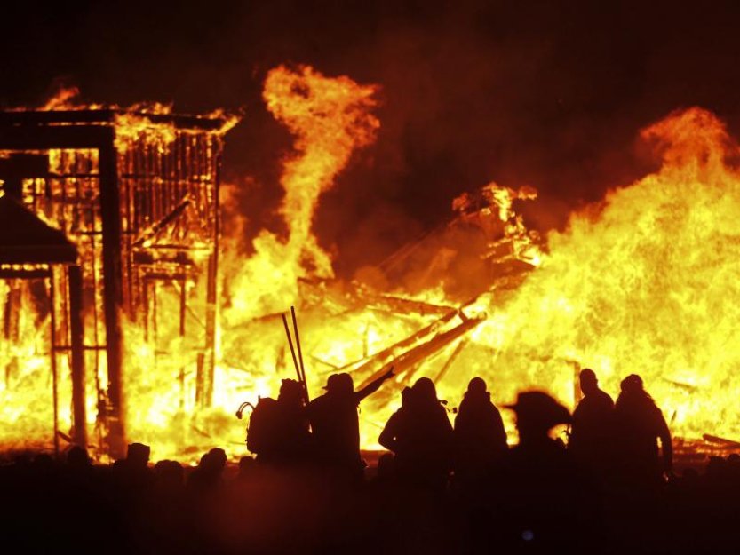 Na Sibiři hořel sklad pyrotechniky, ranění či mrtví nejsou hlášeni