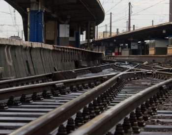 Kvůli poškozenému trakčnímu vedení stály vlaky na koridoru Praha - Ústí n. L.
