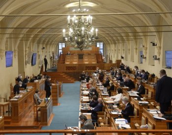 Senát má schvalovat pravidla kontroly veřejných financí včetně výdajů na obranu