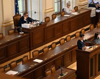 Piráti trvají na obsazení dvou ministerstev odborníky, jinak podpoří pád vlády