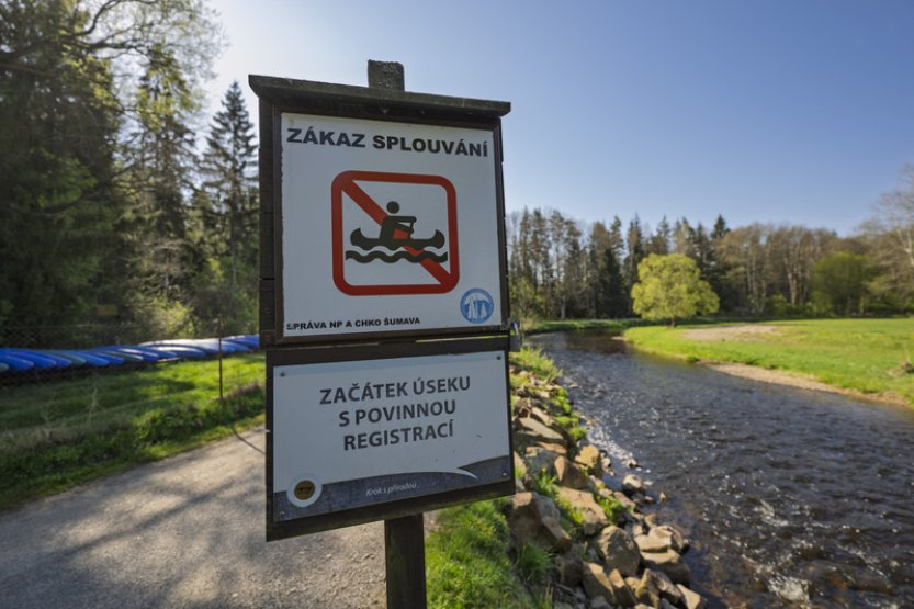NP Šumava zvažuje kvůli suchu změnu podmínek pro splouvání Teplé Vltavy