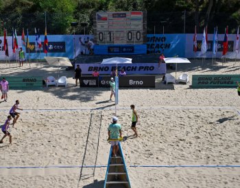 Dva české mužské páry postoupily na písku v Brně do čtvrtfinále