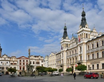 Starosta navrhuje, aby lidé na veřejnosti v Pardubicích nesměli mluvit vulgárně
