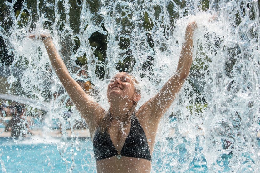 Po bouřlivém dnešku se v pátek mírně ochladí, od víkendu se vrátí tropy