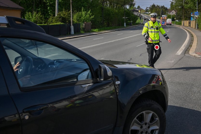 Policie na začátku i na konci prázdnin zesílí dozor nad provozem na silnicích