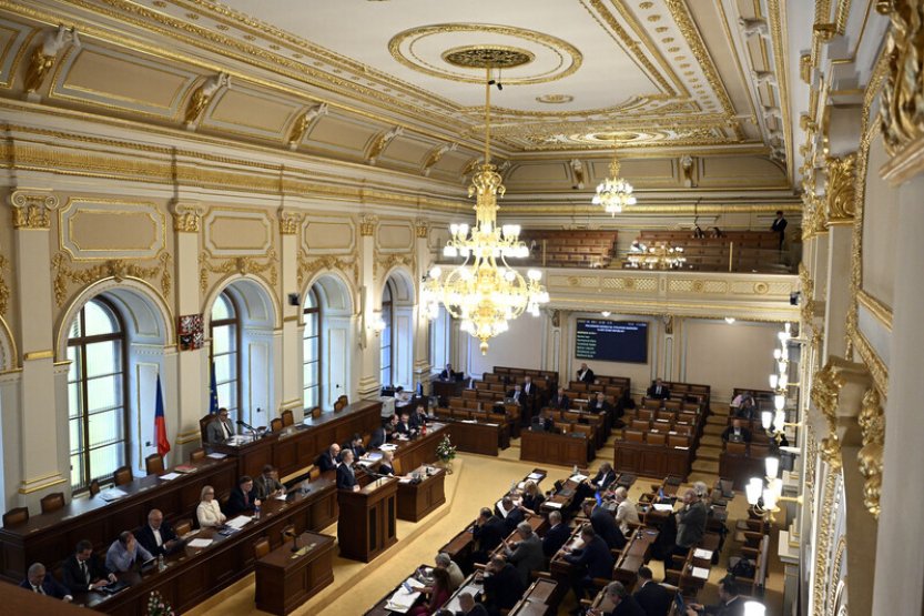 Sněmovna by měla schvalovat hlášení zaměstnavatelů a zpřísnění pravidel azylu